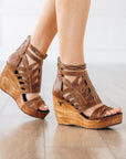 Becca Wedge - Desert Clay