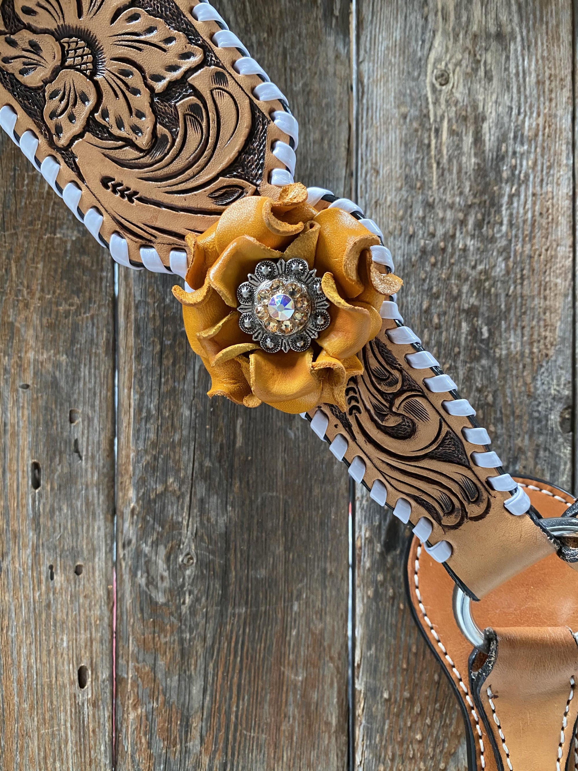 Whipstitch Breastcollar - Yellow Roses &amp; European Conchos 